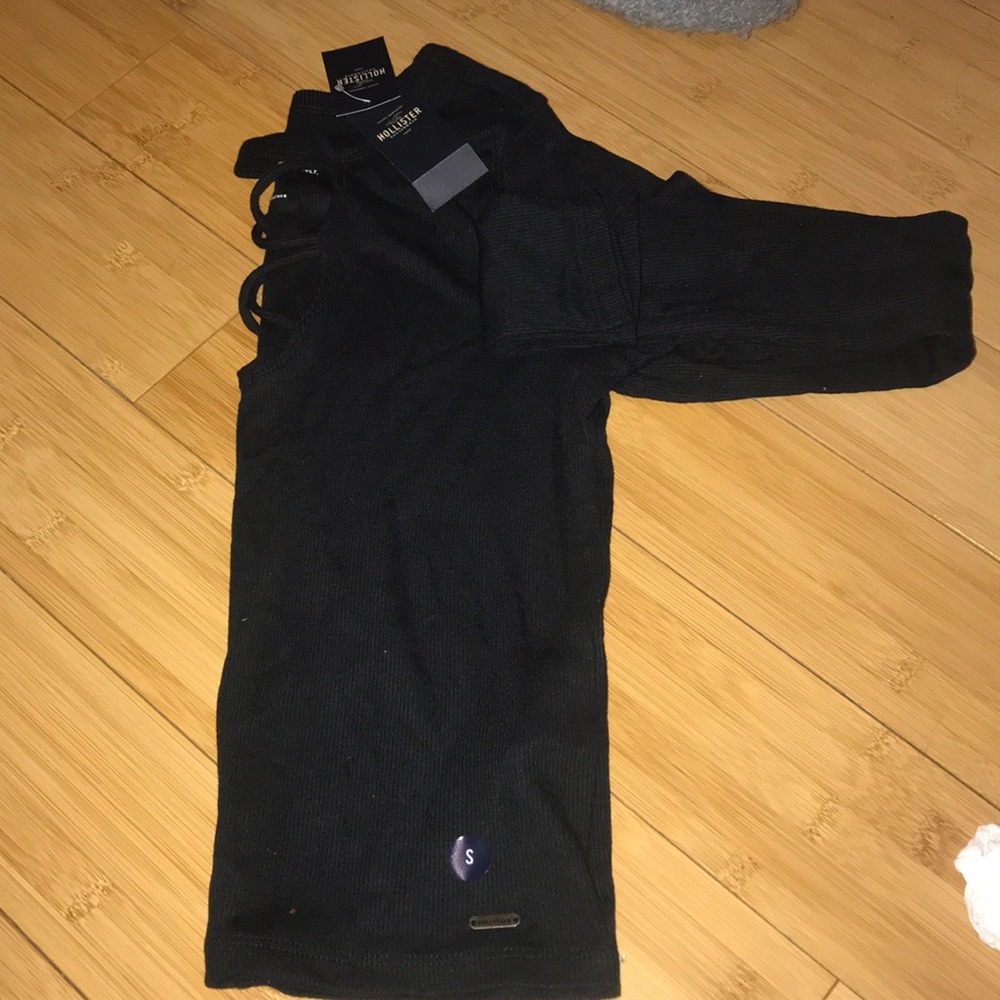 Hollister black crossed knit, long sleeve tee